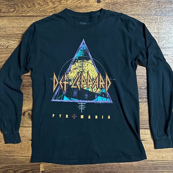 Def Leppard • Concert T-Shirt • World Tour 1983-84 • Medium • Long Sleeve - Picture 2 of 10